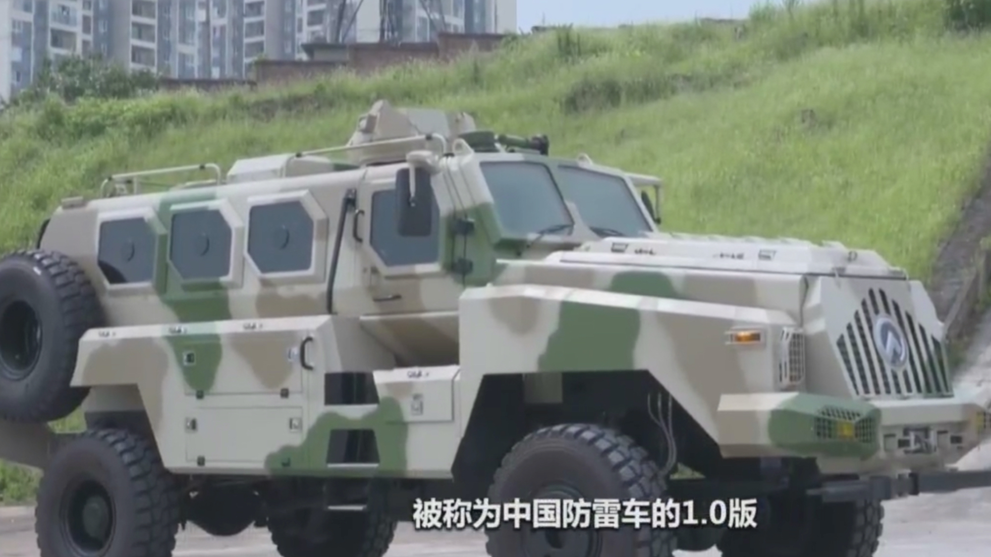 这款国产防雷车在非洲战场“一炸成名”,它到底能承受多少公斤的TNT炸药?